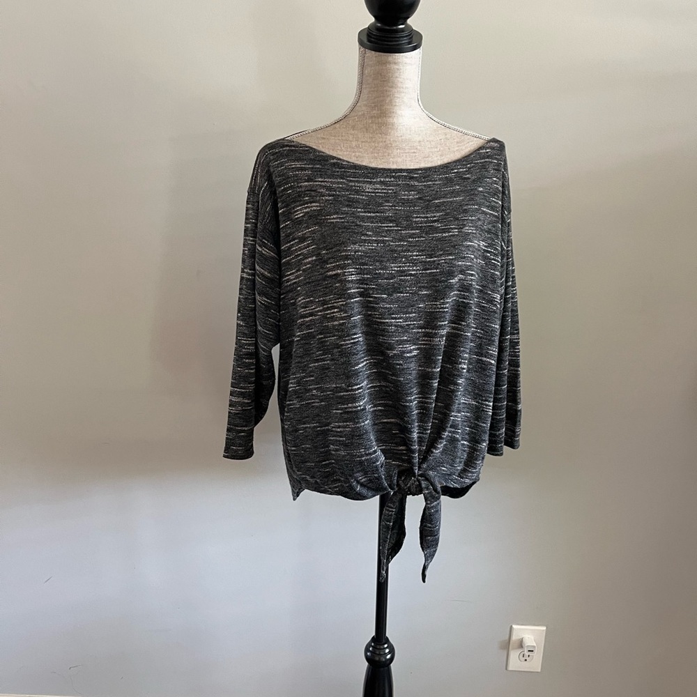 Max Studios size XL grey and white 3/4 sleeve top with tie in front.